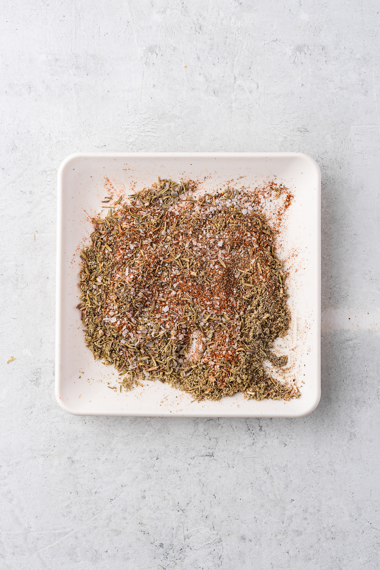 A square plate of the prepared seasoning